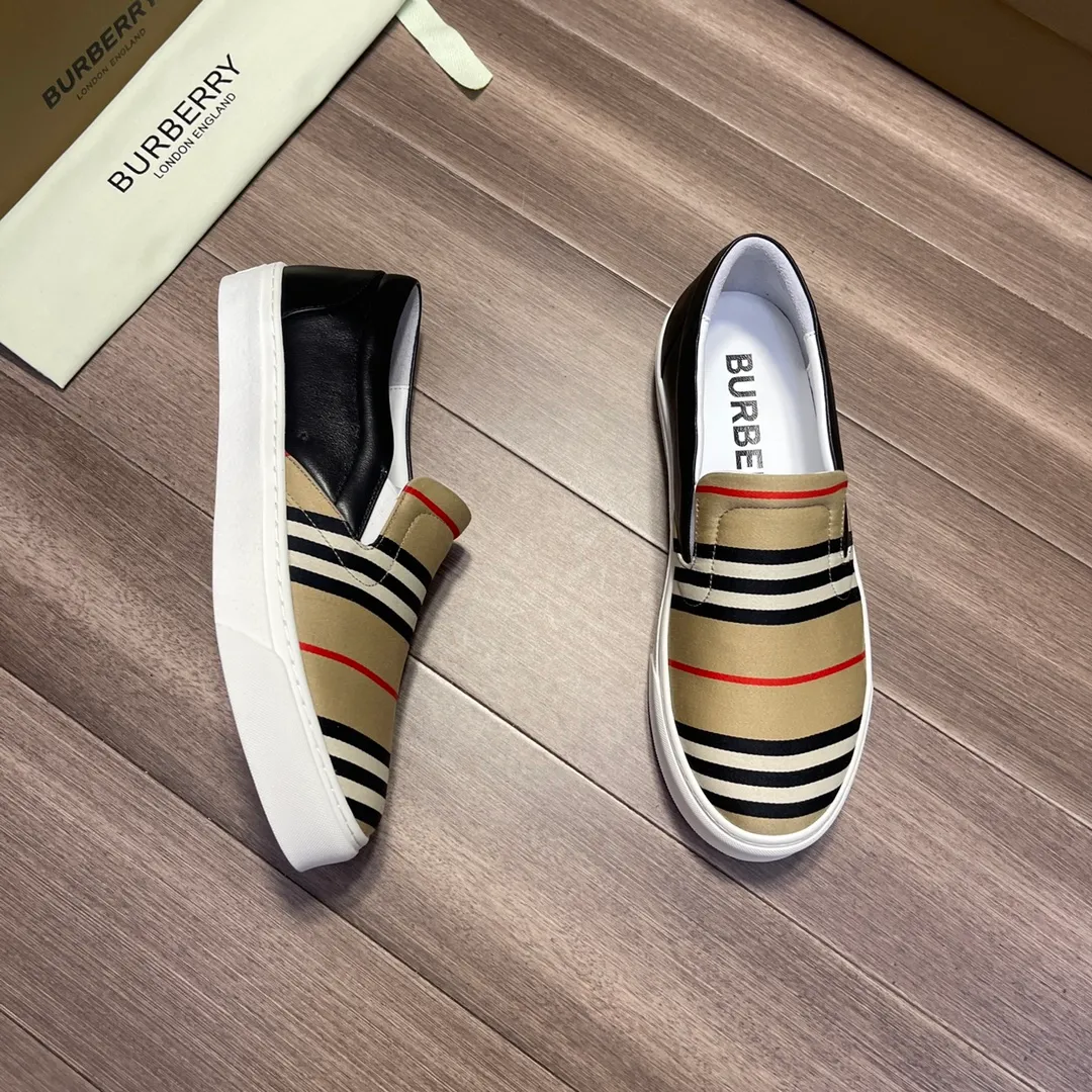 ☕P360💰"BURBERRY" Burberry: 🔍🔍The latest men's counter is on sale simultaneously, the original version imported from Italy🔝·Nappa calfskin·Brand totem cloth· Highlighting the (high-end, extravagance, class) travel, home, and best choice" exquisite workmanship (Imported water-dyed leather lining from Italy 🇮🇹), sole: original sole provided by the original factory, ⚠️exclusive double layer Activity·TPR rubber·molded outsole; super comfortable·wear-resistant·non-slip·environmental protection🌳🌳🌳, the real thing is more beautiful🎬The real thing is more beautiful🔍🔍 (high quality·follow the order) You can enter and exit the counter at will: Size: 38·39·40·41·42·43·44 (🎉Customized 45) Welcome to order...☕️